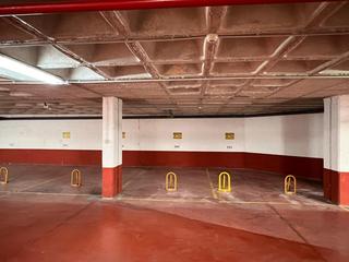 Lloguer Aparcament cotxe  Avinguda de l'altet. Alquiler plaza de garaje zona campo de futbol