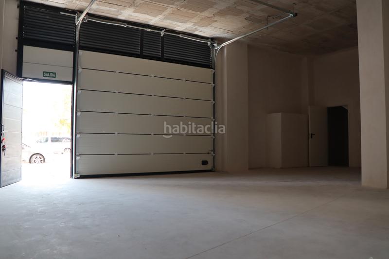 Foto 877111d3-c280-431a-90c7-ffddf5a49ac7. Rent business premise in avinguda del travalón 6 in Elche / Elx