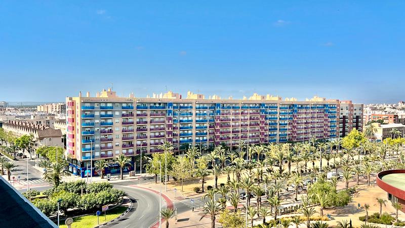 Foto bda3c197-2254-48cd-a1bf-bdcfb1717259. Àtic a carrer la carátula 3 a Ciutat Universitària Elche / Elx