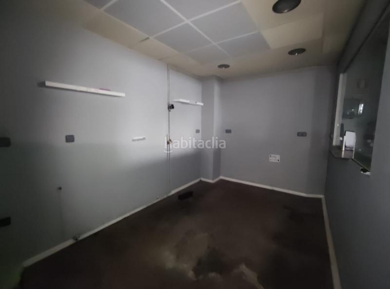 Foto 61b317c9-8e81-46b0-8360-04cce15f526a. Local comercial local ideal para negocio en Mercat Rubí