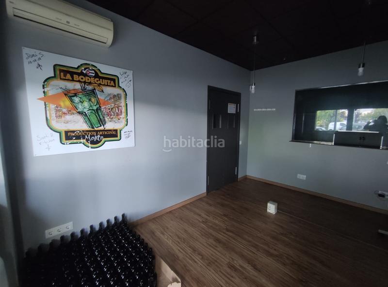 Foto ab6f22d3-3829-48c5-b482-dc0ee63aa136. Local comercial local ideal para negocio en Mercat Rubí