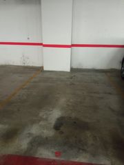 Rent Car parking in Mercat. Parking para coche
