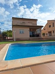 Xalet  Carrer de l'onze de setembre. Casa unifamiliar en creixell