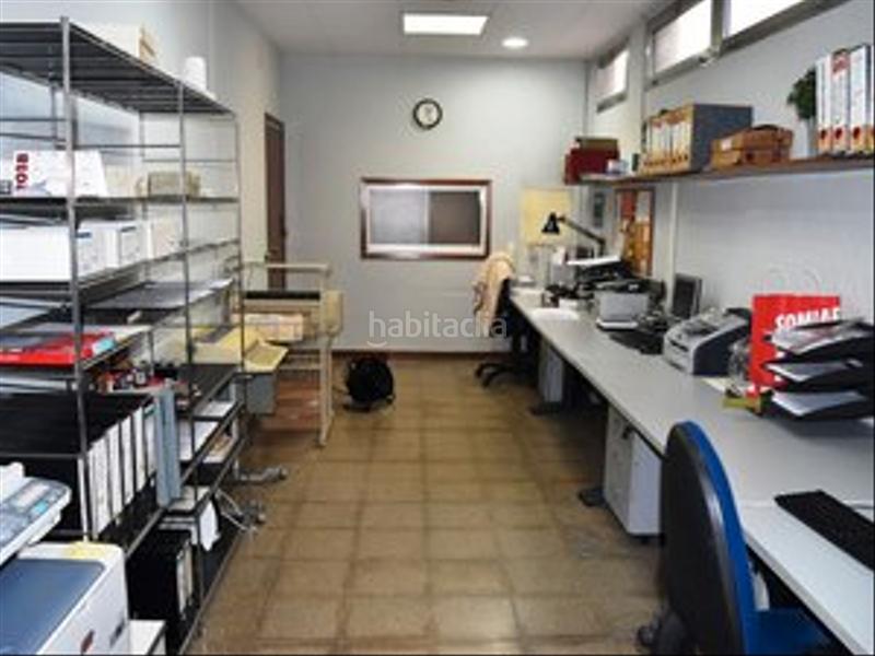 Foto 86789225-dd37-447e-acb1-5b1194632cbc. Local comercial ideal para paqueteria en Mercat Rubí