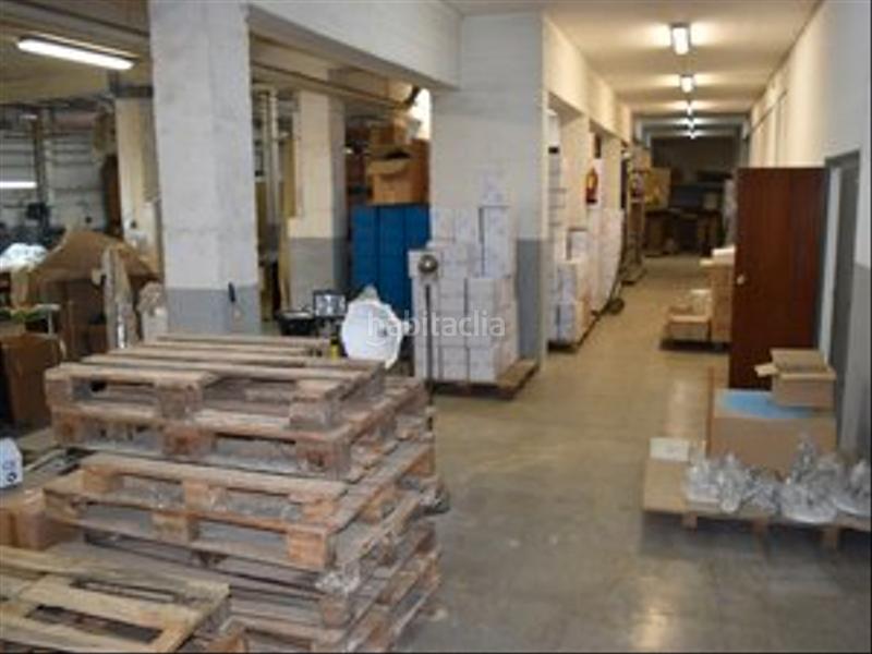 Foto ac0d29ae-8977-47e0-9fad-b7fc2b815602. Local comercial ideal para paqueteria en Mercat Rubí