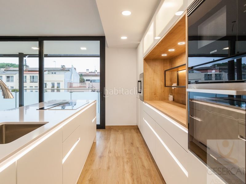 Foto f5b9ea46-2af1-44f9-9959-350d3991e2df. Affitto duplex con parcheggio in Eixample Sant Cugat del Vallès