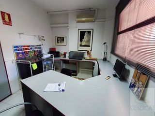 Lloguer Oficina  Calle serra d'en camero de la. Ideal para profesionales
