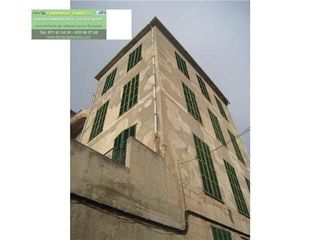 Edificio in Sineu. Edificio singular en venta en el centro de sineu