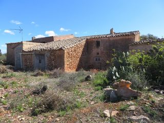 Country house in Cala Pi-Vallgornera. Finca rústica con edificaciones en venta vallgornera llucmajor