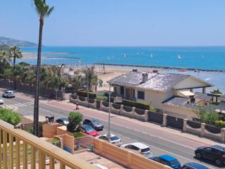 Apartament a Avenida ferrandis salvador 56. Preciosas vistas a la playa y cerca del pueblo