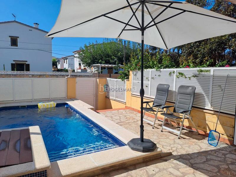 Foto 0475f6b9-4016-4a79-9f95-fdffe9e37d52. Casa adossada amb aparcament piscina a Heliópolis Benicasim / Benicàssim