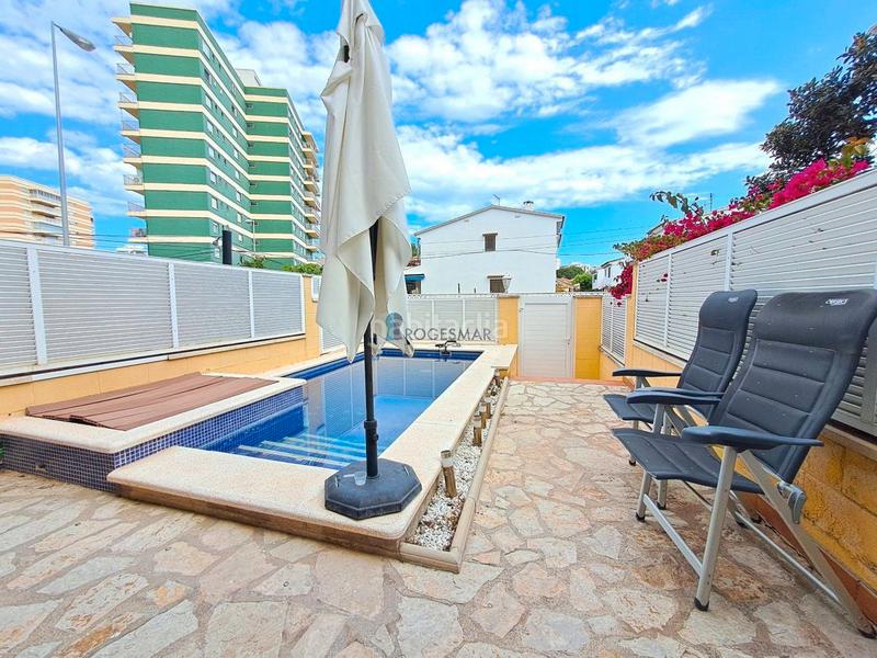 Foto cbbf1448-7cc4-4a80-a402-7f89ae3c09ea. Casa adosada adosado con piscina privada cerca de la playa en Benicasim / Benicàssim