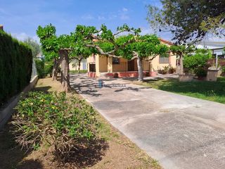 Chalet en El Grao. Villa en buena zona para vivir todo el año