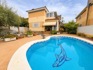 Xalet en Els Terrers. Villa independiente con piscina privada entre el pueblo y la pla