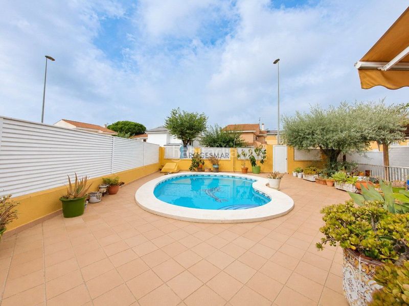 Foto a9240839-6052-4959-922a-15047ceea0c8. Xalet amb aparcament piscina a Els Terrers Benicasim / Benicàssim