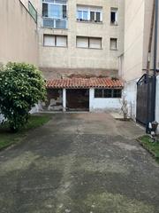 Pis a Sant Hilari Sacalm. Piso para reformar con parquing patio y trastero comunitario en