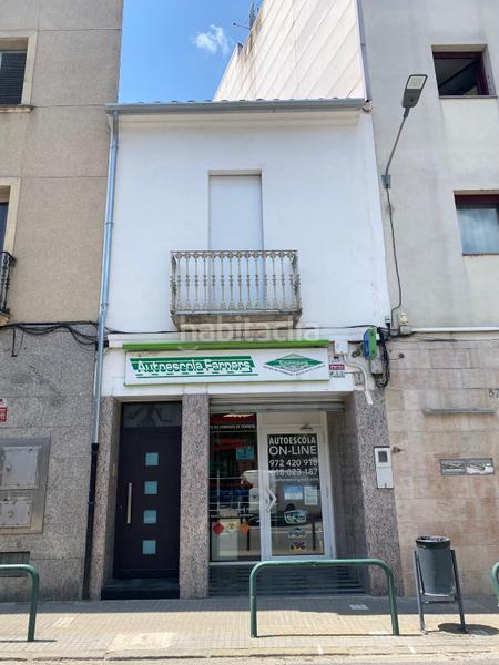 Foto b9f95b6c-5ed6-441f-b92d-0f1585c35cdf. Casa adosada en Anglès