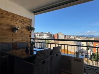Etagenwohnung in Centre. Piso luminoso y amplio en el barrio viejo de salt, con terraza.