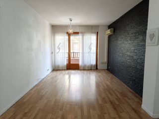 Appartement à Anglès. Piso con terraza en el centro de la población