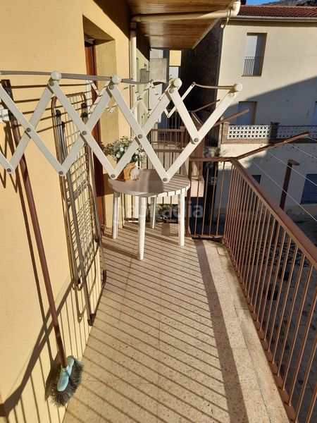 Foto ca4525e5-1e3b-4af0-8318-dcd1e1d8c06d. Casa adossada amb calefacció aparcament a Campdevànol