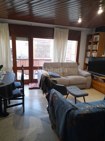 Foto f8ee8cc1-ed5d-4afc-8c0e-dce4bd5c90fe. Casa adossada amb calefacció aparcament a Campdevànol