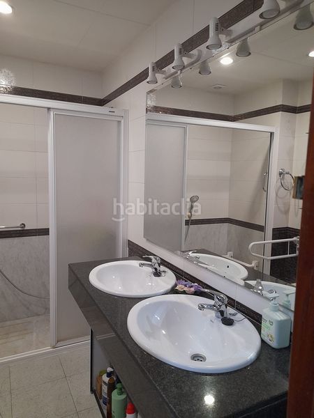 Foto fb7c933b-aceb-4d3d-9961-1217b95b5177. Casa adossada amb calefacció aparcament a Campdevànol