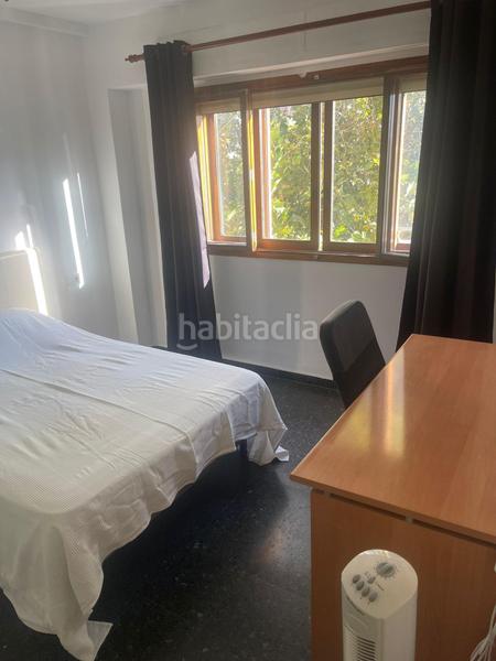 Foto eafe18b2-c2c3-4e94-af5f-a126b0fea126. Alquiler piso zona universidades piso muy amplio de 4 habitaciones en Valencia