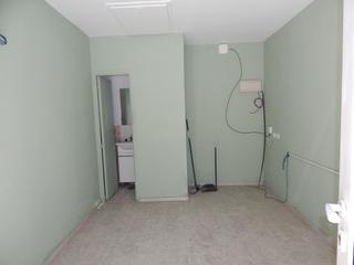 Location Local commercial à Aiora. Bajo cercano a manuel candela. no apto para negocios