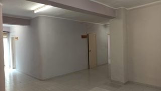 Lloguer Local Comercial a Aiora. Bajo comercial amplio zona justo y pastor  manuel candela