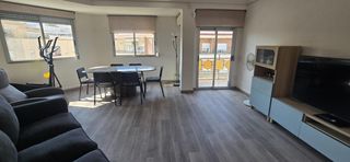 Lloguer Pis a Barrio de Patraix. Vivienda reformada  luminosa  balcón cerca parada de metro  zona