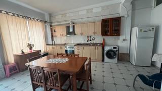 Local Comercial a Carrer fontanella 36. Amplio local de 150m con zona habilitada como vivienda en ripo