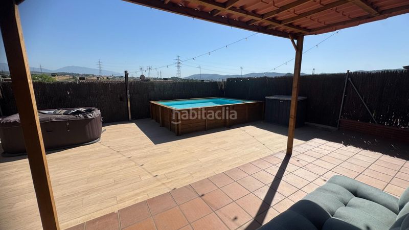 Foto f0e9d82c-d31f-413c-95a7-f10f0d1a7fe8. Casa adossada amb aparcament a Roca del Vallès (La)