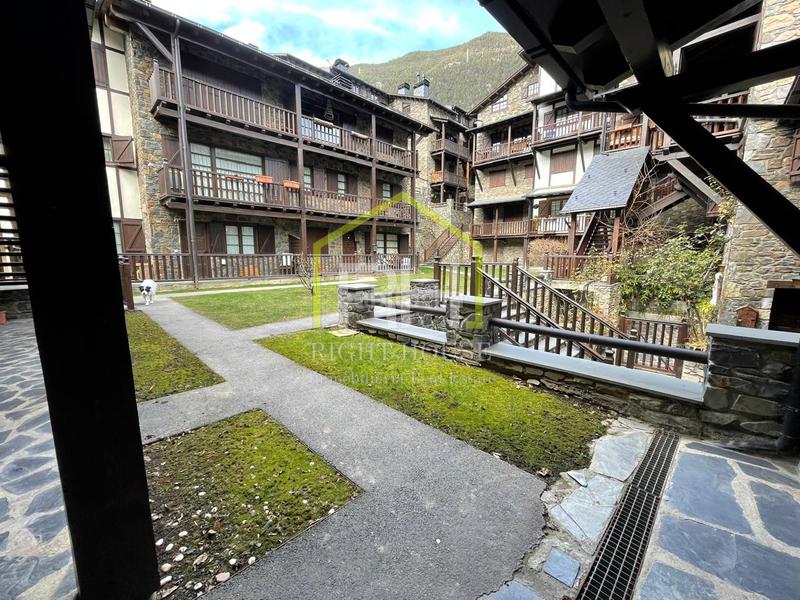 Foto ede10fb0-4b24-4686-ac00-993b573496b8. Affitto chalet con camino riscaldamento parcheggio in Madrid