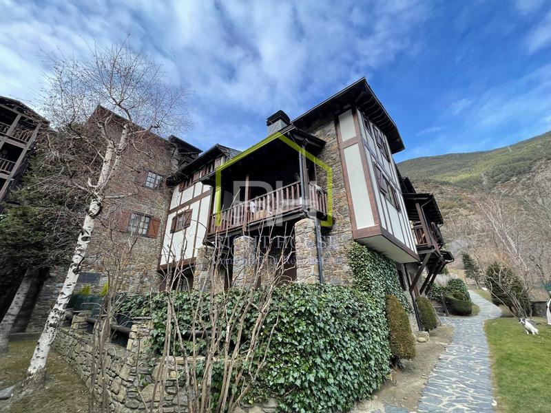 Foto 9814ebdd-21c2-41dc-a8dc-8d4d89c0c25f. Alquiler chalet espectacular casa en alquiler en vila en Madrid