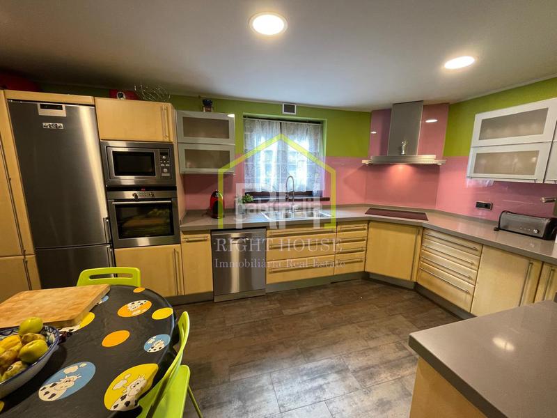 Foto fbbc2a78-da9b-45a7-b8a3-441e47d78a9c. Location chalet avec cheminée chauffage parking dans Madrid