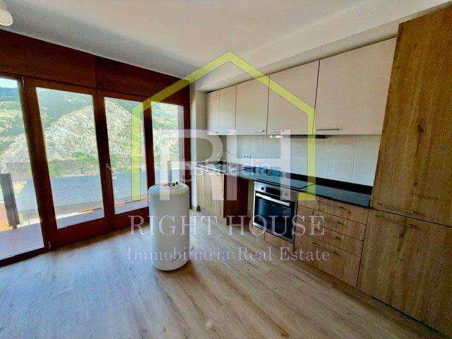 Foto ef057bce-a746-4260-8f1d-3c4a5c498aa4. Flat with heating parking in El Forn-Prats-Meritxell Canillo