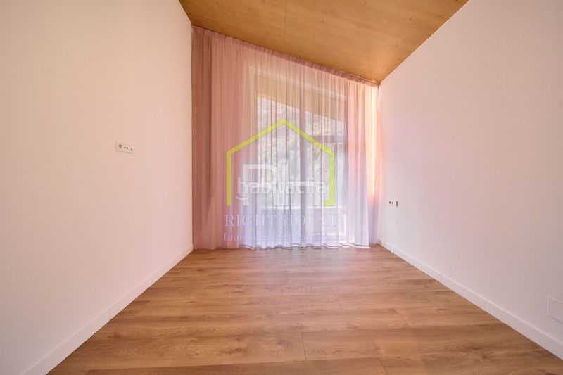 Foto 3d6c8602-e721-415a-bf98-3a5ab646662f. Casa adossada amb xemeneia calefacció aparcament a Canillo