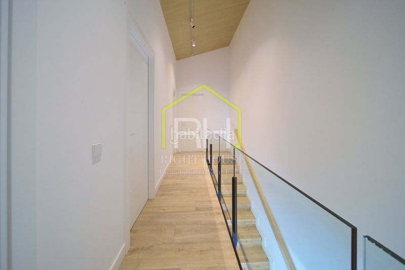 Foto 5b397c26-9435-4e45-aced-cfce7dc57d0a. Casa adossada amb xemeneia calefacció aparcament a Madrid