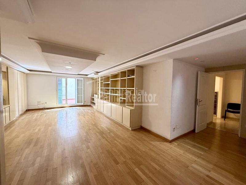 Foto 250135af-62b4-470a-8b42-020478ef41d1. Office space with parking in La Missió Palma de Mallorca