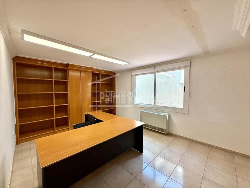 Foto b2019ae0-3f12-4fcc-8c99-fea0a29b83f4. Office space with parking in La Missió Palma de Mallorca