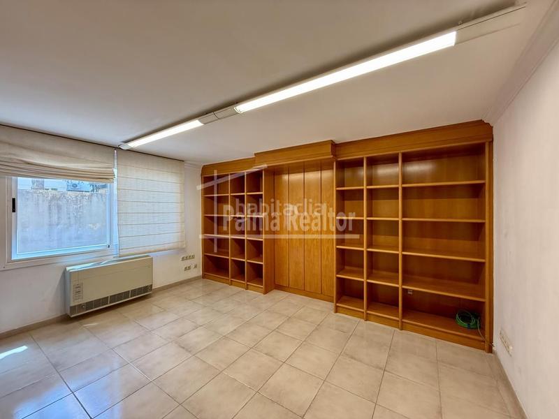 Foto b5f6fdf0-7d51-4330-8551-7ad11169318e. Office space with parking in La Missió Palma de Mallorca