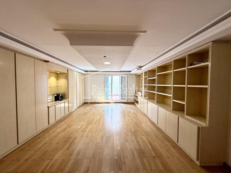 Foto c9172b4a-2658-4d7f-b057-f33152fccee8. Office space with parking in La Missió Palma de Mallorca