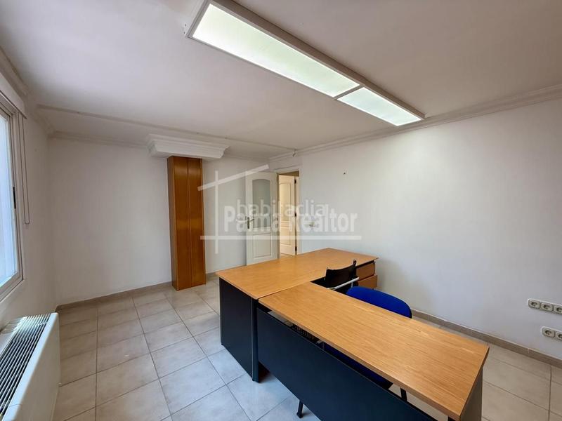 Foto dec04840-0cb4-40b3-ae35-bab48e286f26. Office space with parking in La Missió Palma de Mallorca
