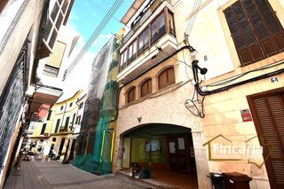House  Carrer major. Venta de edificio con local y vivienda en felanitx