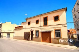 Casa  D'es tren. Venta de piso y local comercial en manacor