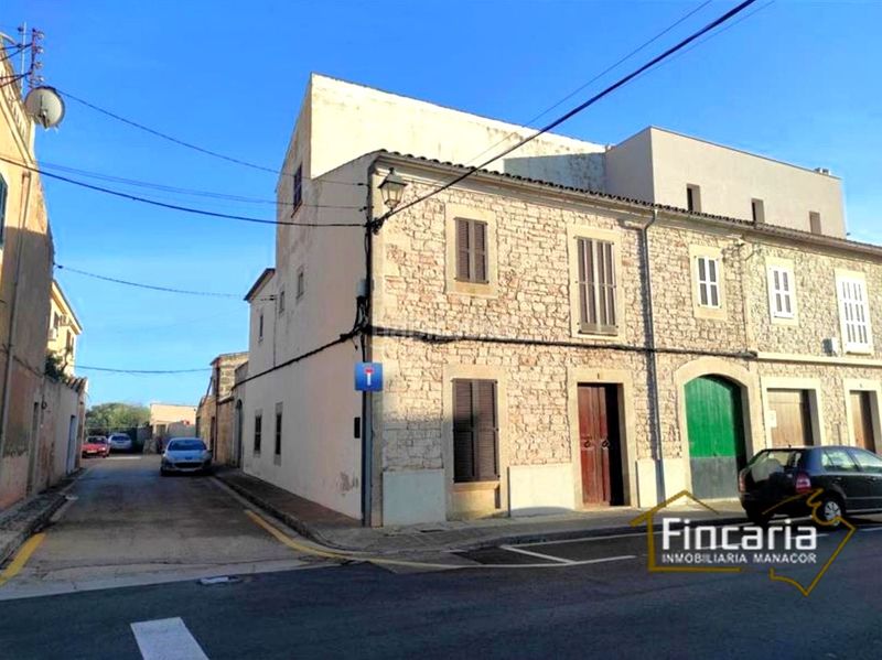 Foto 7e0e15e8-5413-4947-b511-0f7cf9c2f11f. Casa amb aparcament a Santanyí poble Santanyí