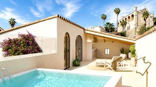 Casa adossada a Plaça de l'Aigua