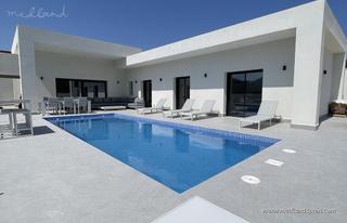 Chalet in Romana (la). Moderno chalet en una planta con piscina privada en la romana