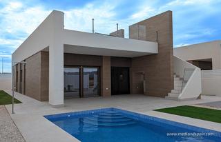 Chalet en Pedanas Oeste. Chalet de diseo con piscina privada y gran solrium en aspe