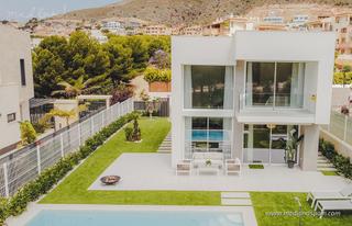 Xalet a Golf Bahía. Chalet de lujo con piscina privada en finestrat